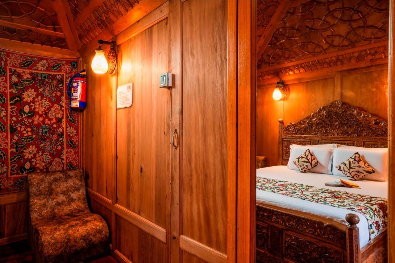 New Jacquline Heritage Houseboats Srinagar  Exterior photo