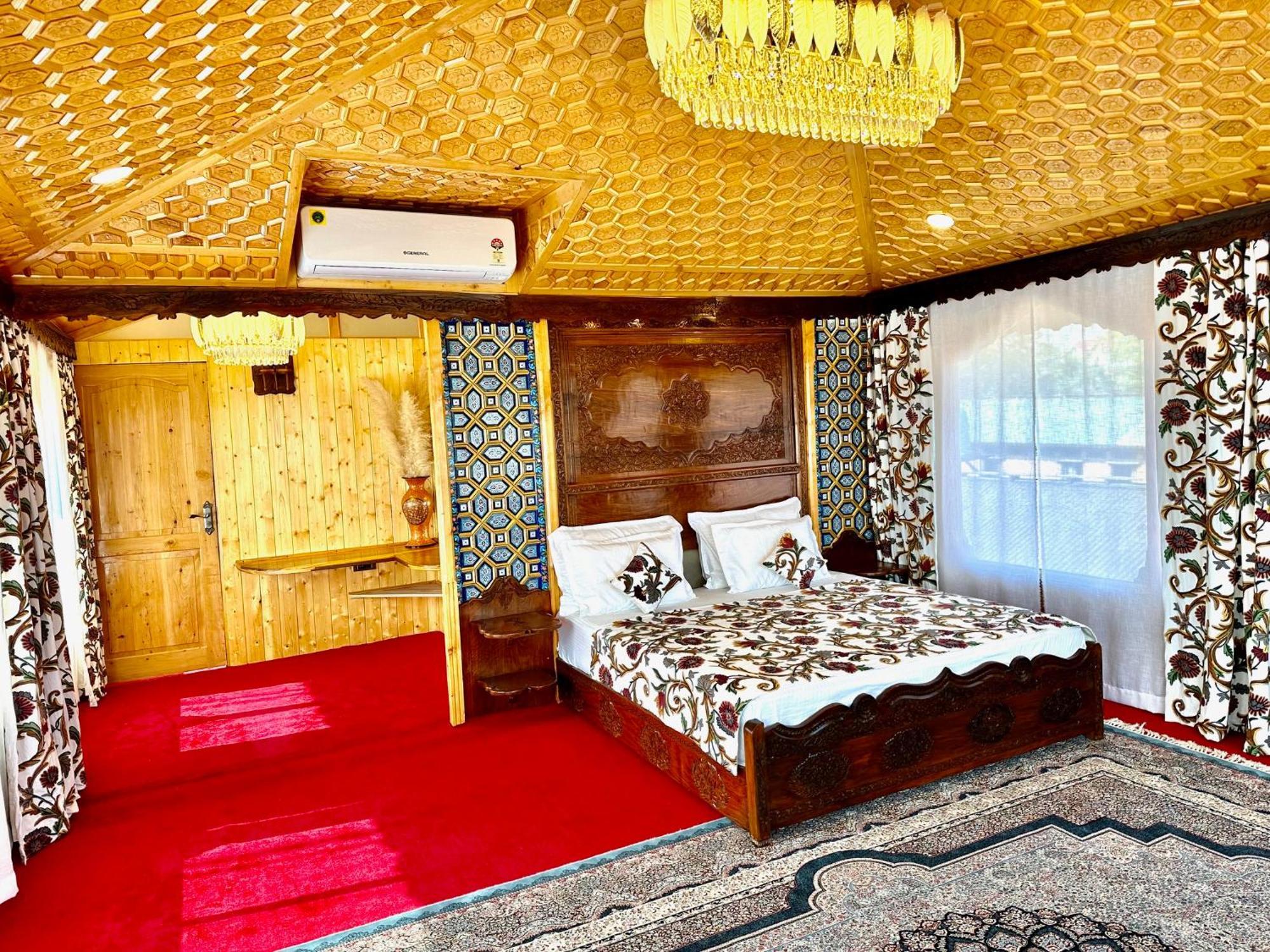 New Jacquline Heritage Houseboats Srinagar  Exterior photo