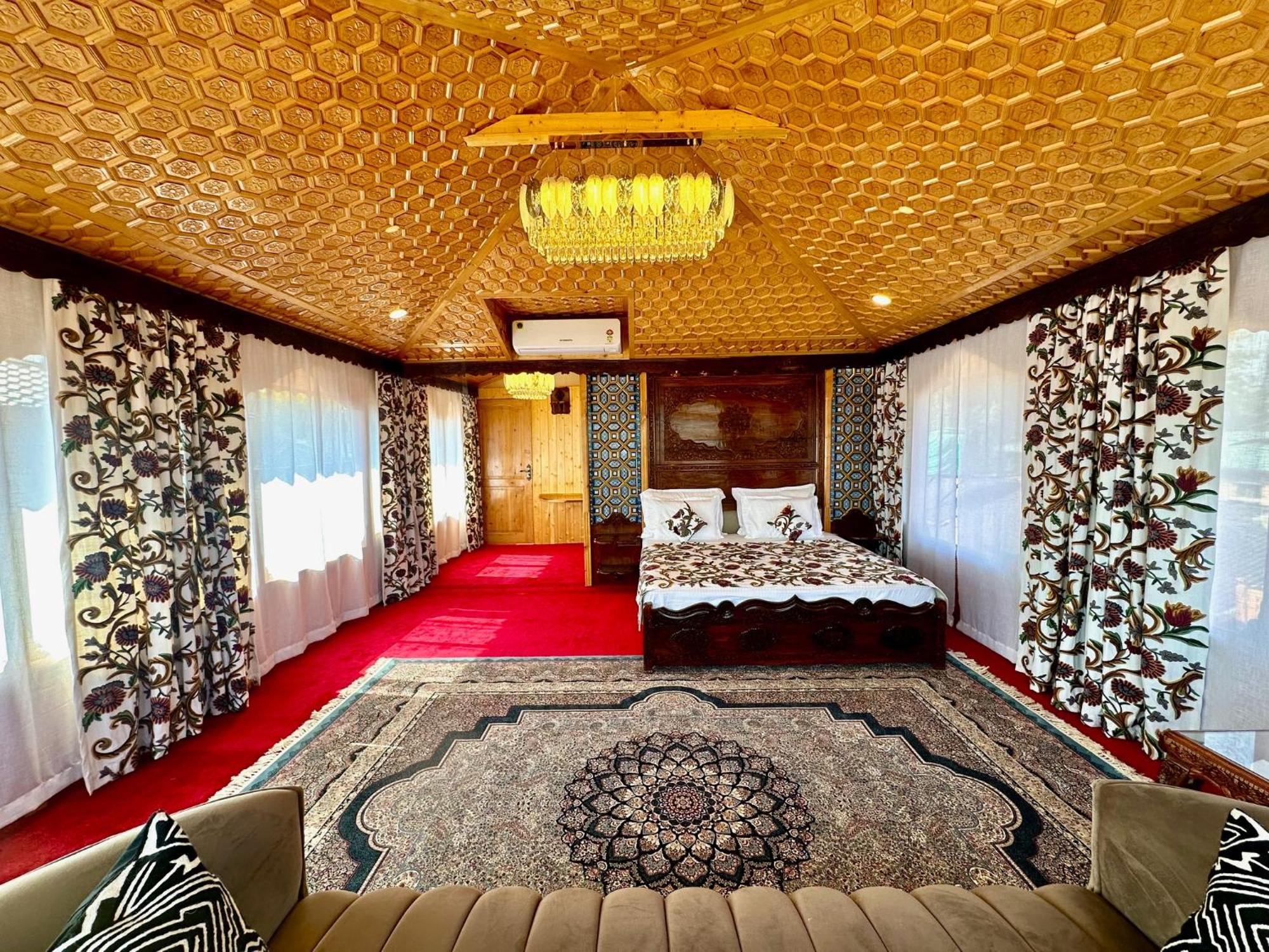 New Jacquline Heritage Houseboats Srinagar  Exterior photo