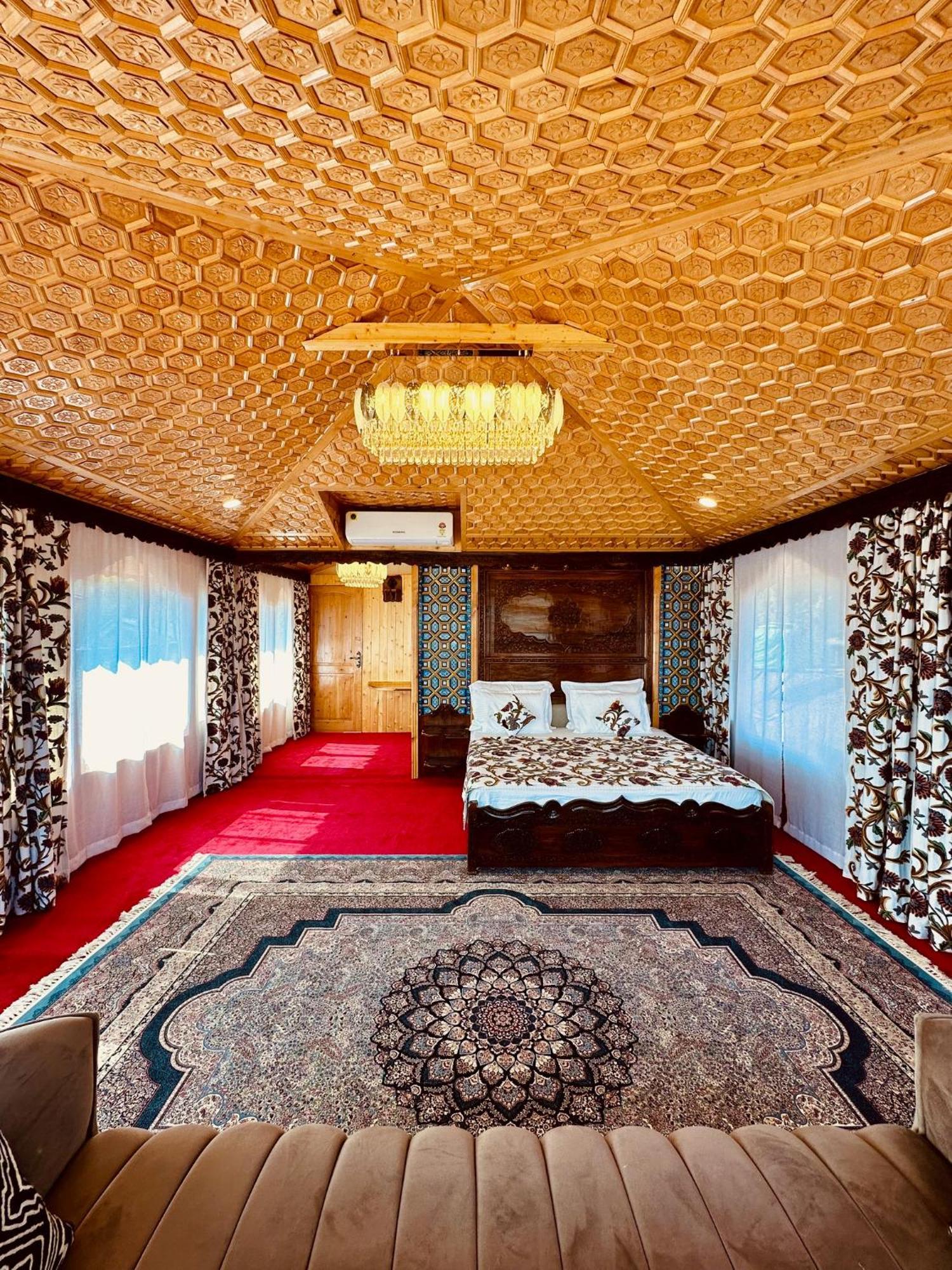 New Jacquline Heritage Houseboats Srinagar  Exterior photo