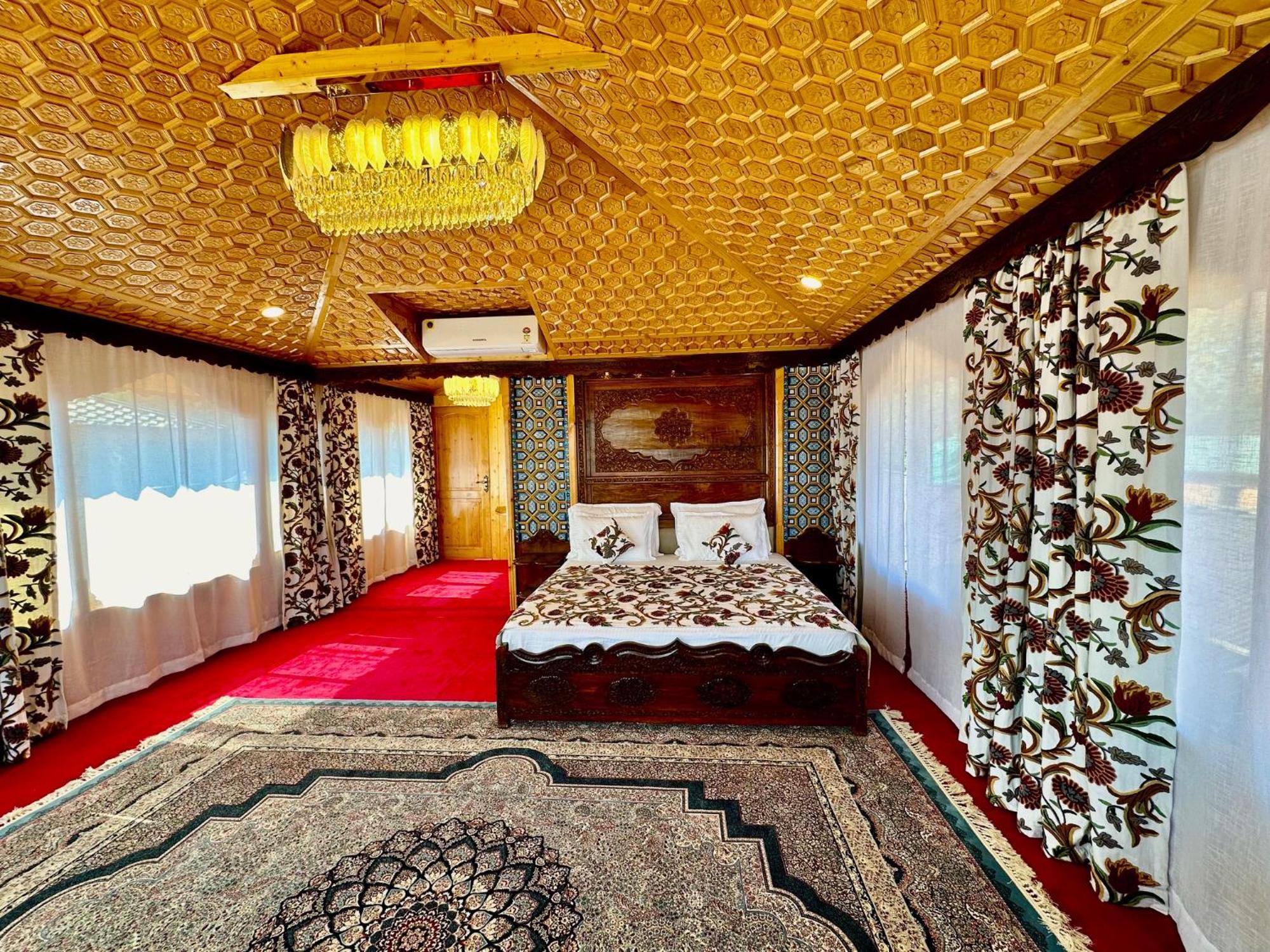 New Jacquline Heritage Houseboats Srinagar  Exterior photo