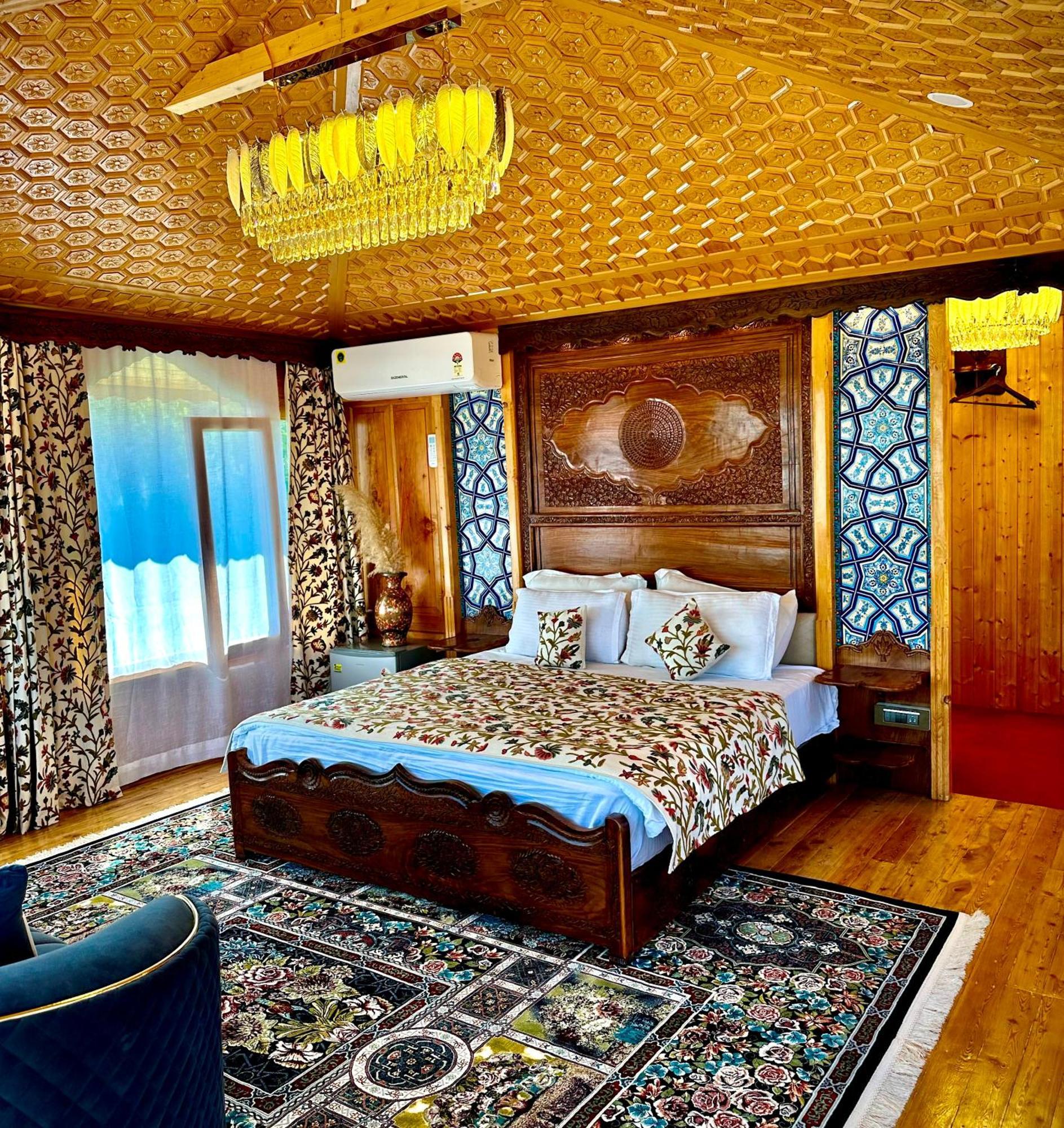 New Jacquline Heritage Houseboats Srinagar  Exterior photo