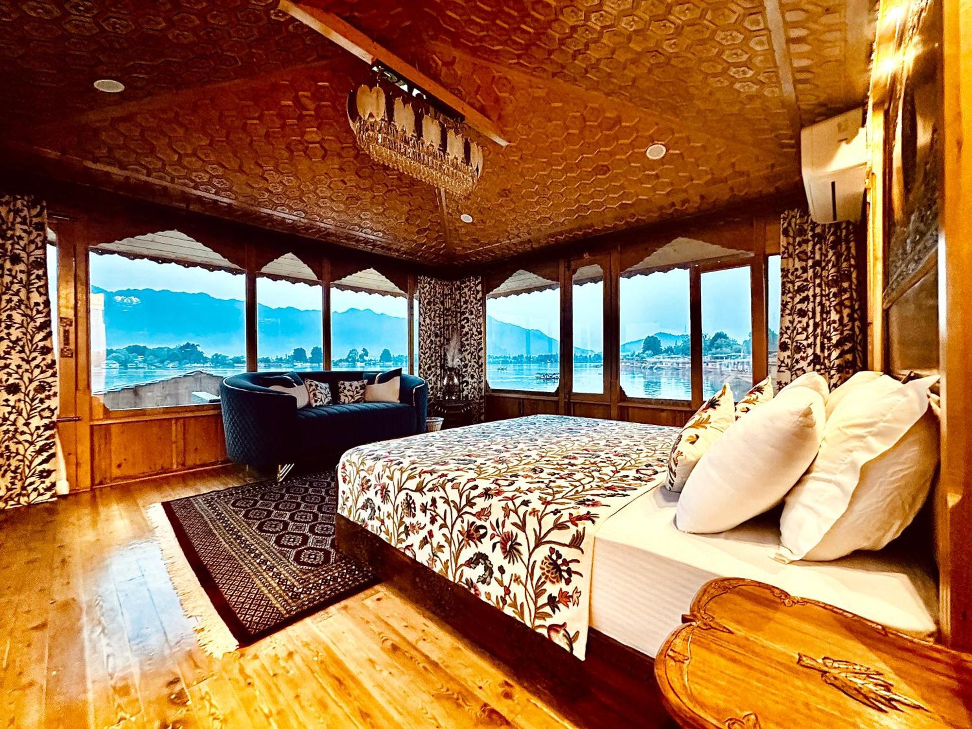 New Jacquline Heritage Houseboats Srinagar  Exterior photo