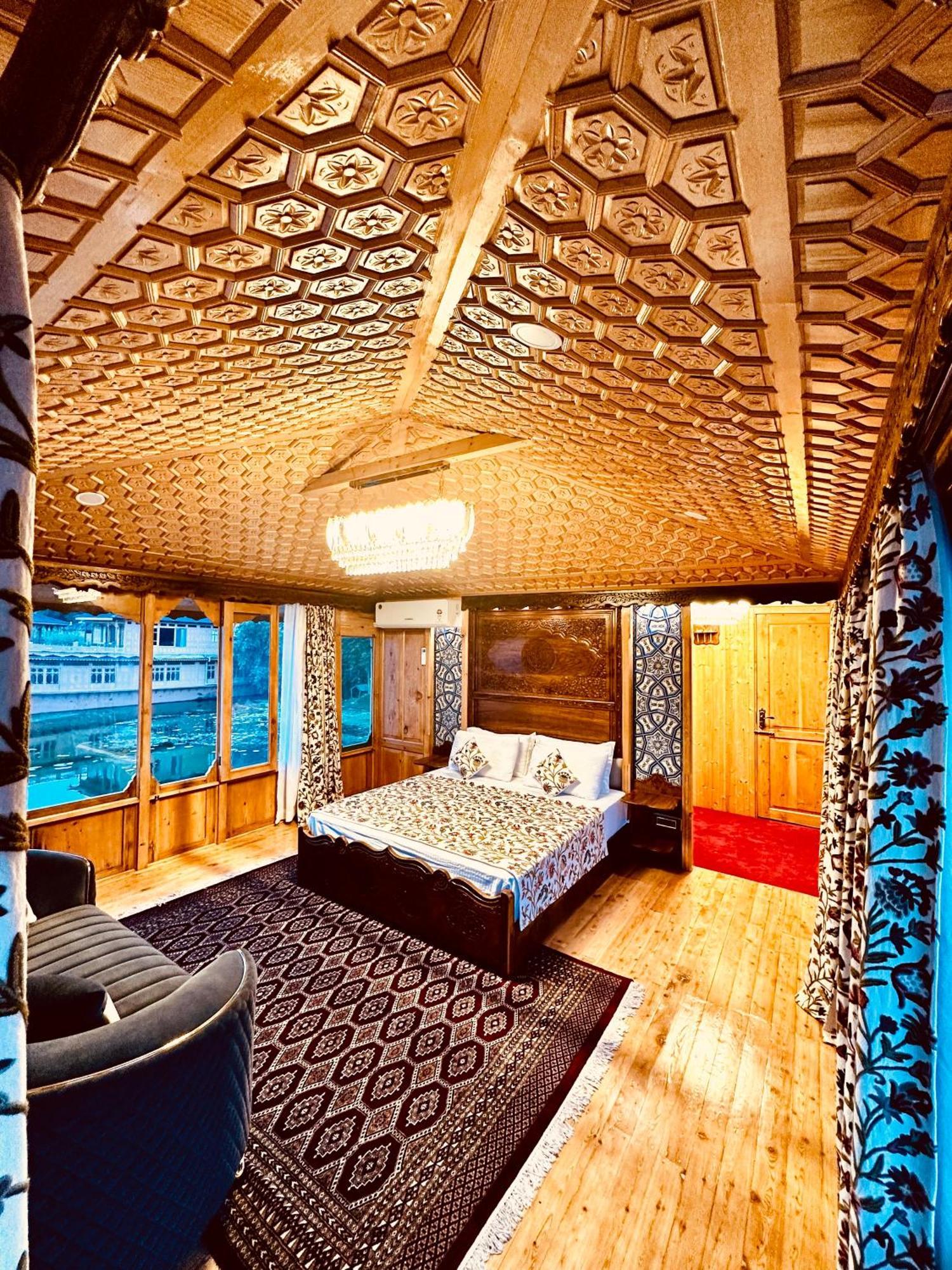New Jacquline Heritage Houseboats Srinagar  Exterior photo