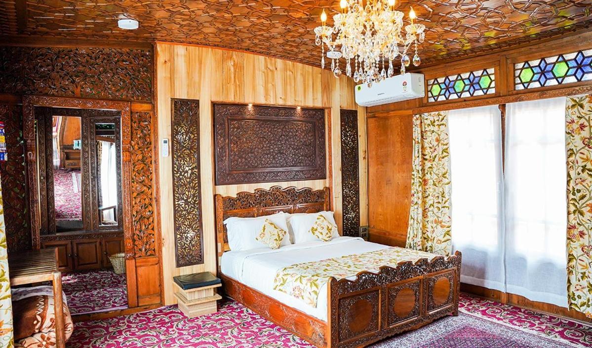 New Jacquline Heritage Houseboats Srinagar  Exterior photo