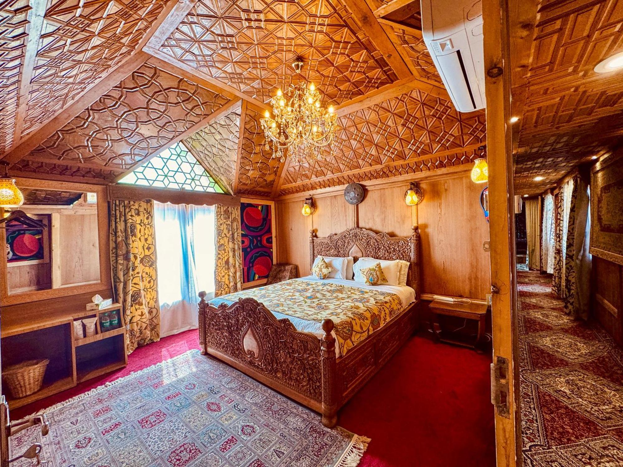 New Jacquline Heritage Houseboats Srinagar  Exterior photo