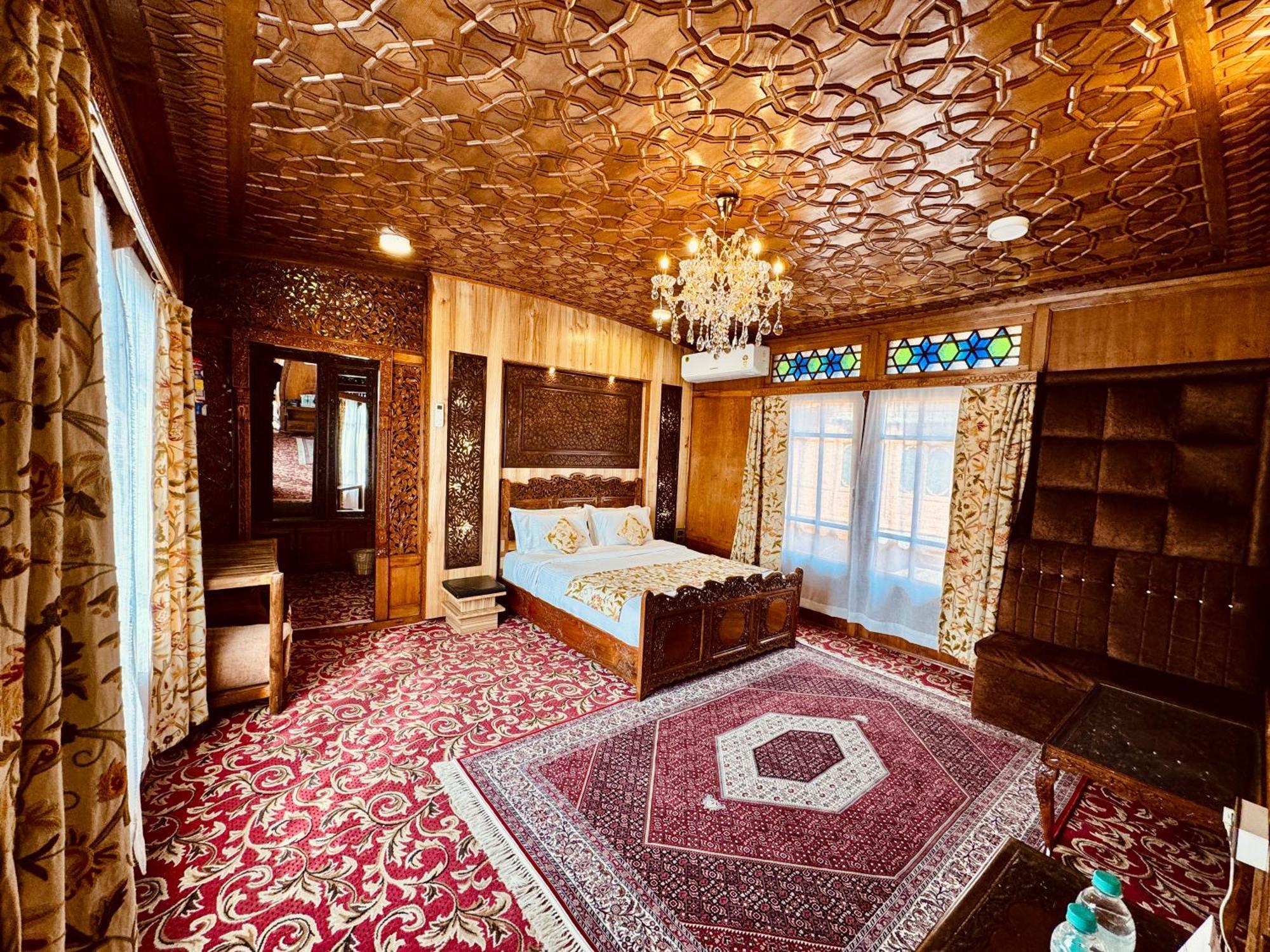 New Jacquline Heritage Houseboats Srinagar  Exterior photo