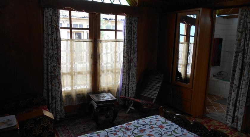 New Jacquline Heritage Houseboats Srinagar  Exterior photo