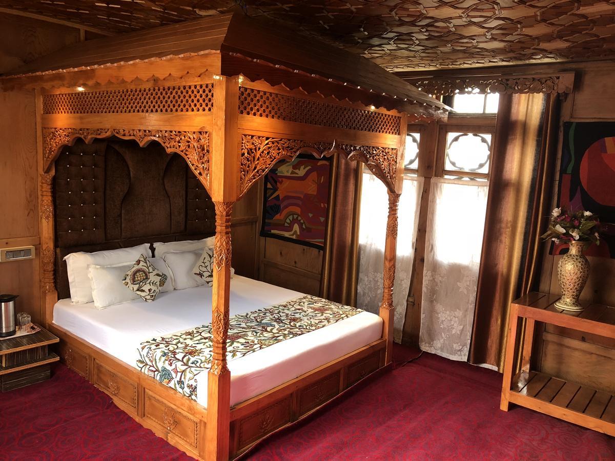 New Jacquline Heritage Houseboats Srinagar  Exterior photo