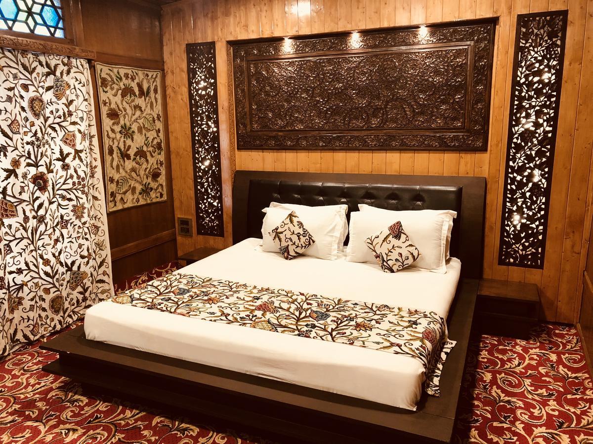 New Jacquline Heritage Houseboats Srinagar  Exterior photo