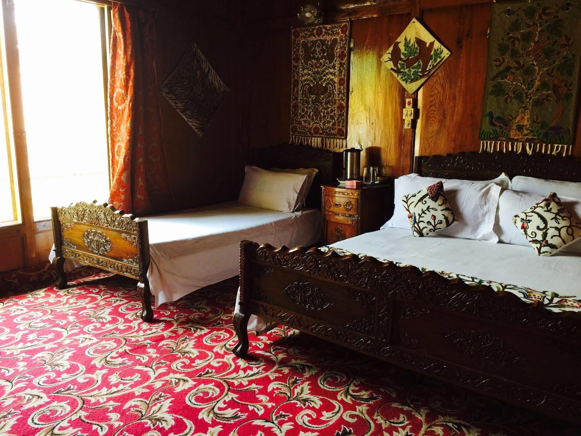 New Jacquline Heritage Houseboats Srinagar  Exterior photo
