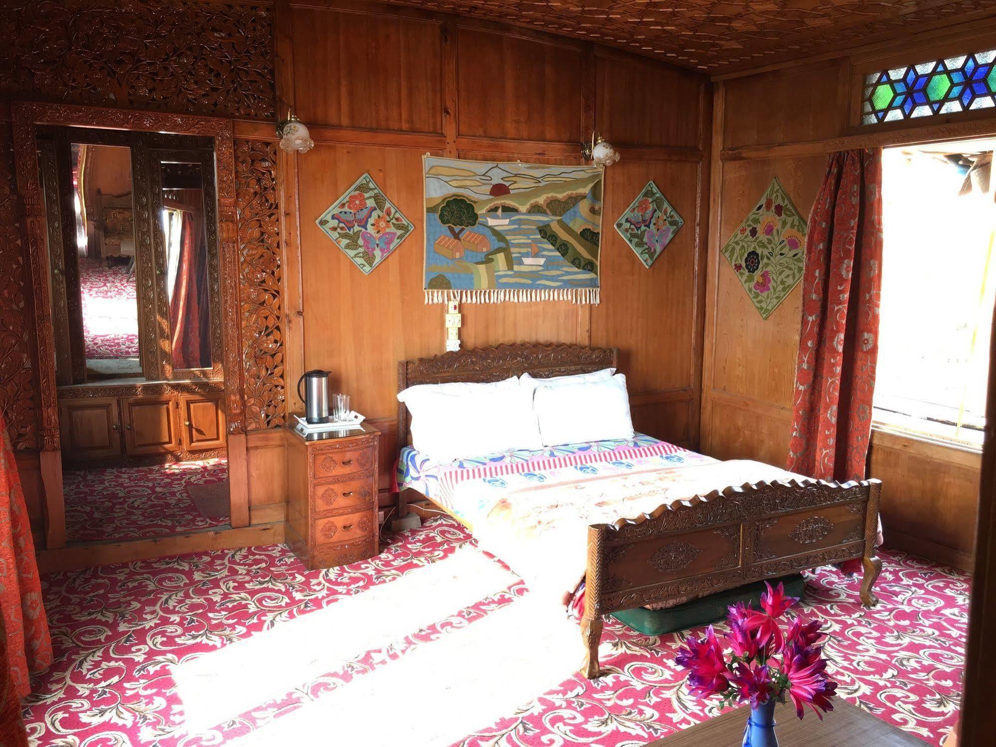 New Jacquline Heritage Houseboats Srinagar  Exterior photo