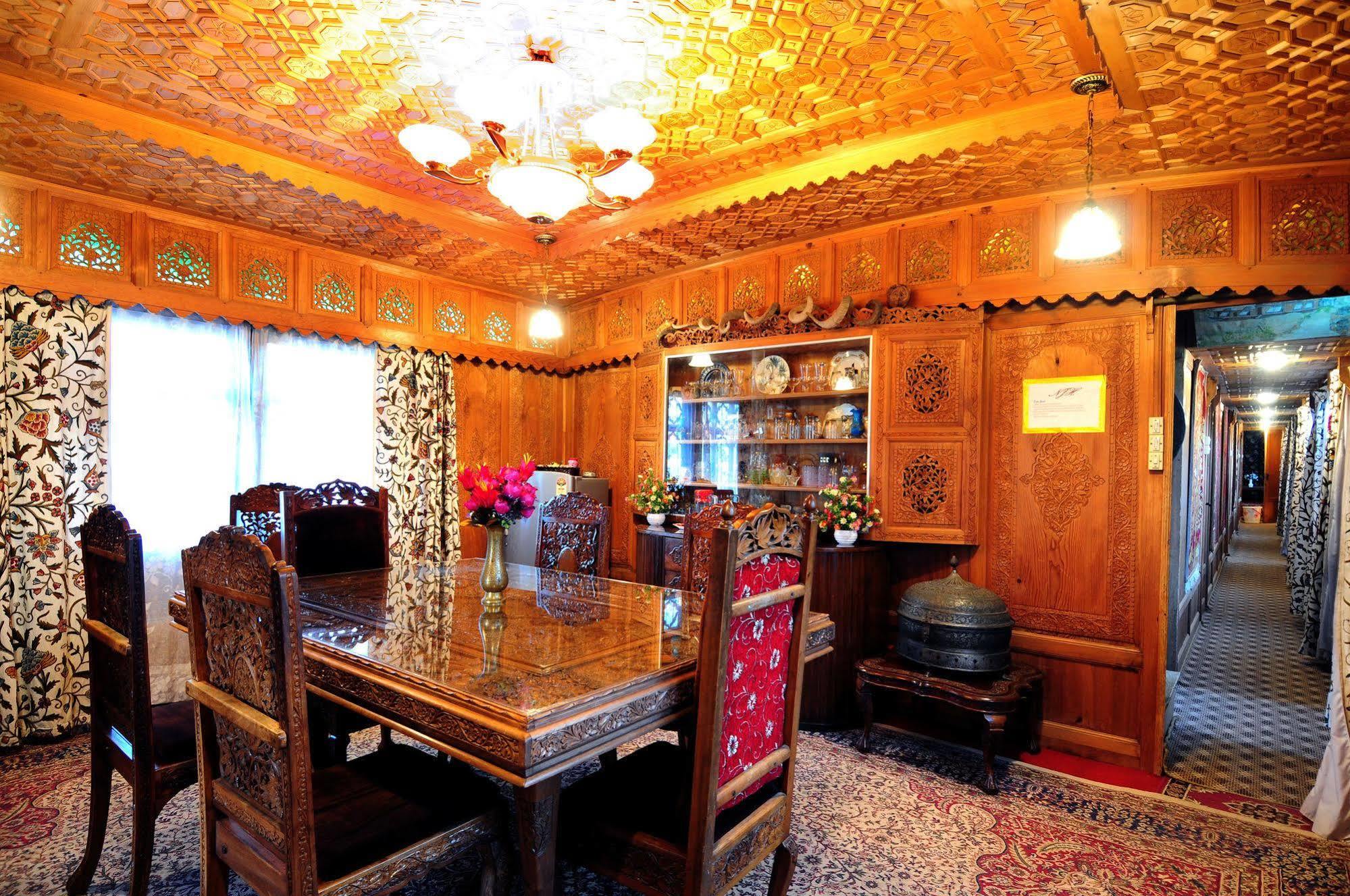 New Jacquline Heritage Houseboats Srinagar  Exterior photo