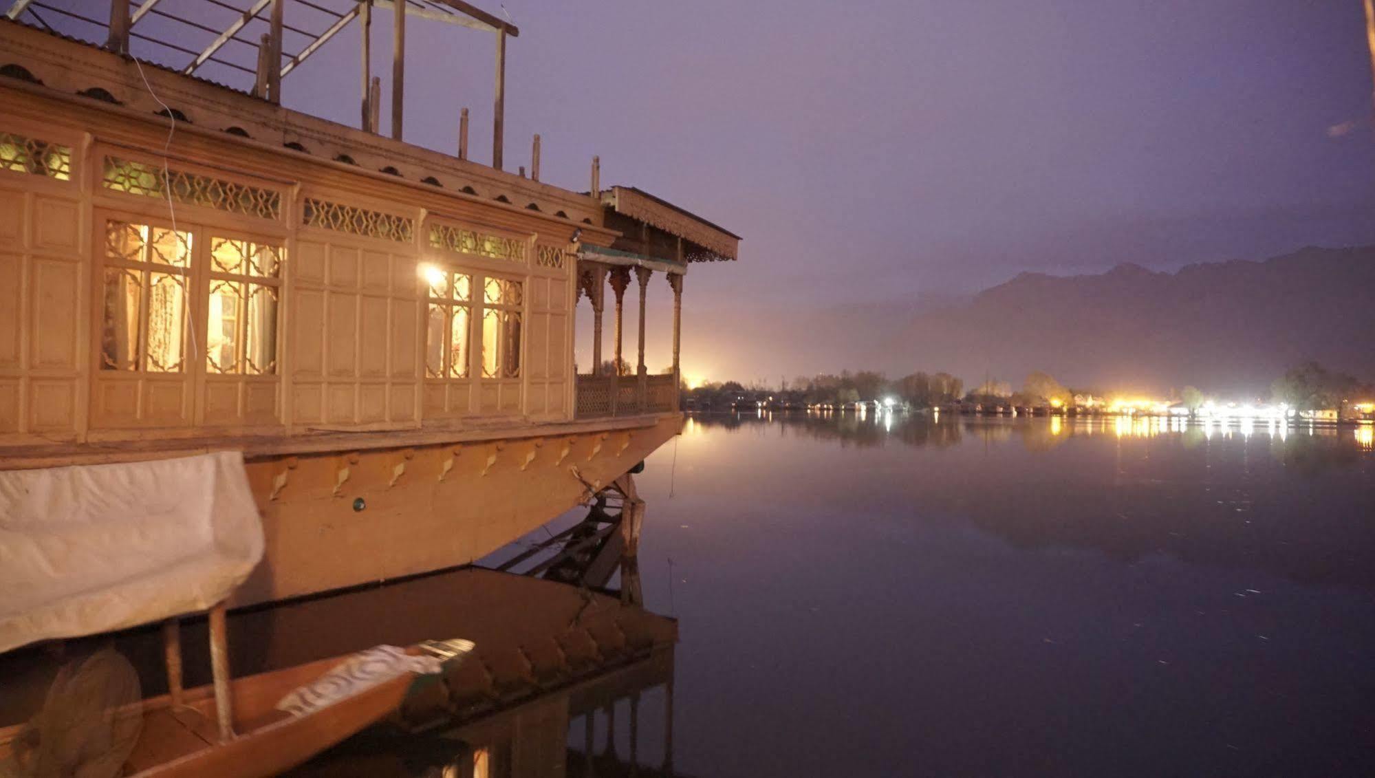 New Jacquline Heritage Houseboats Srinagar  Exterior photo